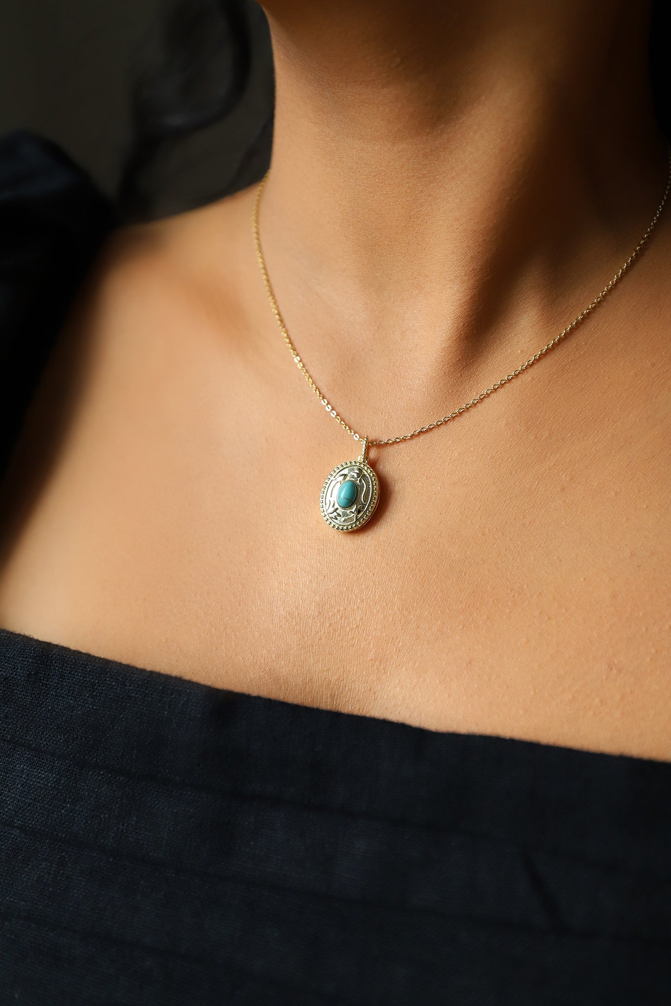 Turquoise Oval Detailed Locket Necklace